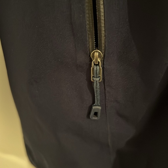 Patagonia W's Torrentshell Rain Jacket ( Gore-Tex) - Picture 4 of 7